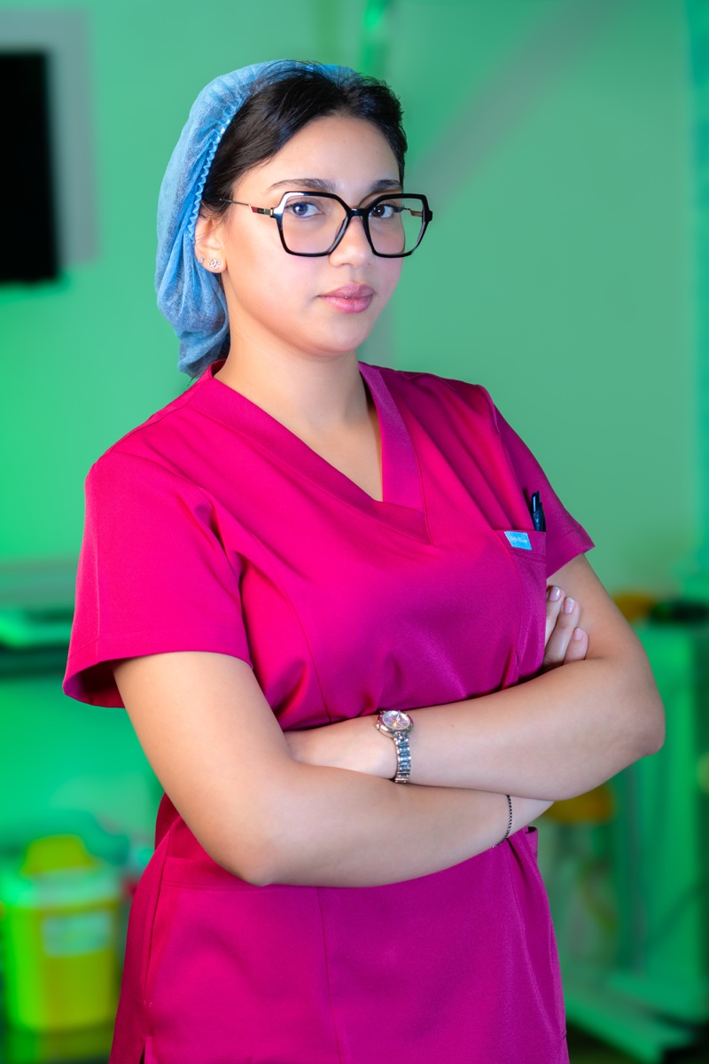Portrait professionnel — Dr. Hind